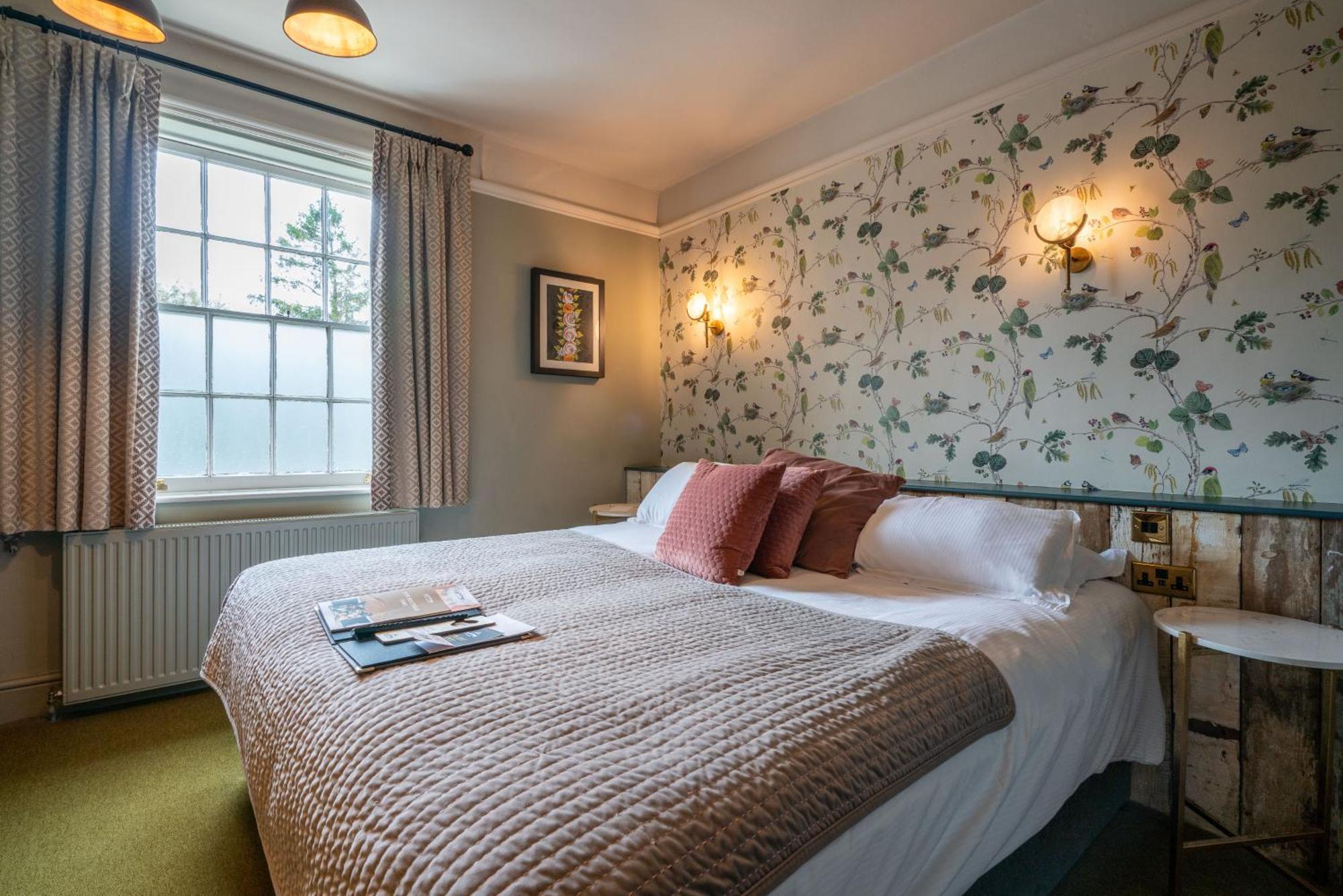 The Dundas Arms Kintbury Экстерьер фото