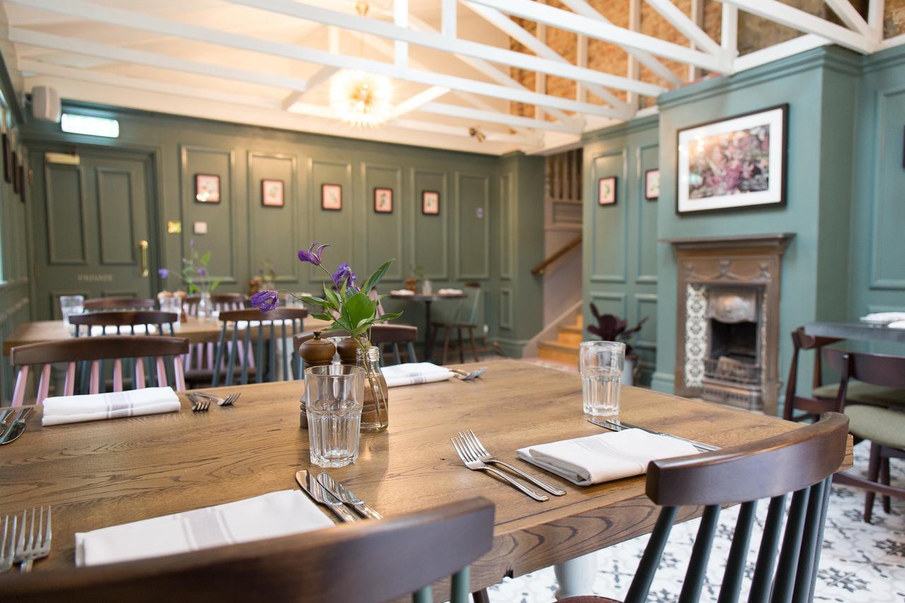 The Dundas Arms Kintbury Экстерьер фото