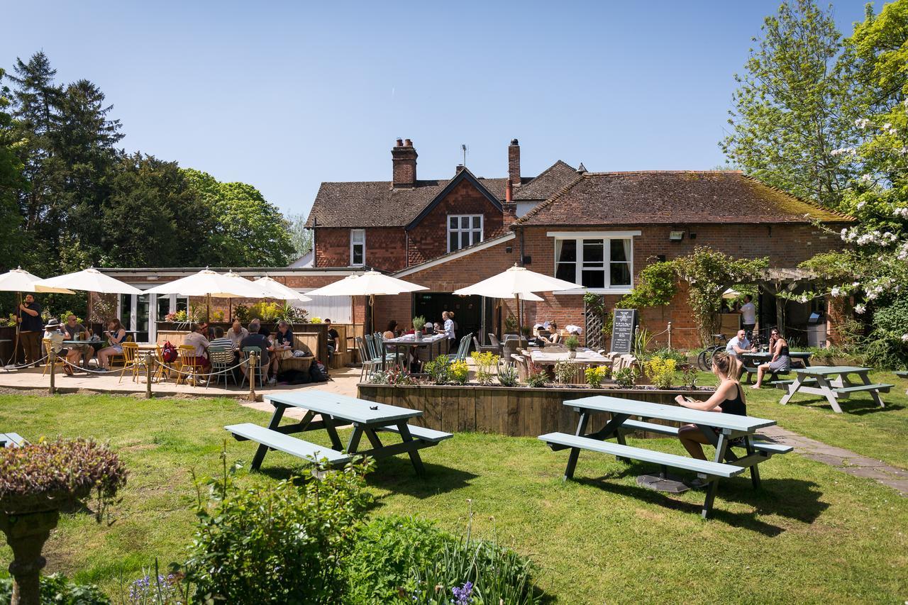The Dundas Arms Kintbury Экстерьер фото