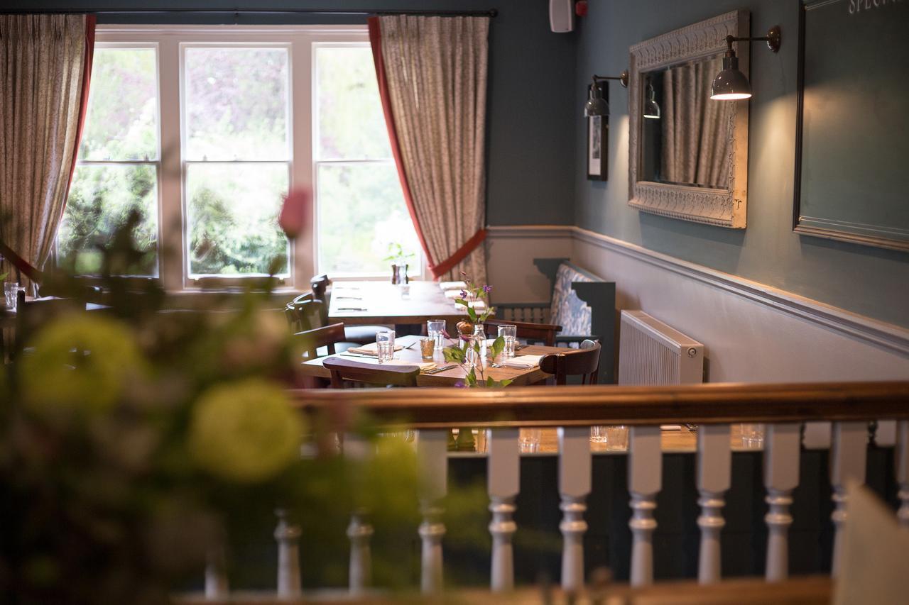 The Dundas Arms Kintbury Экстерьер фото
