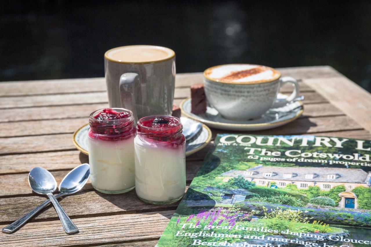 The Dundas Arms Kintbury Экстерьер фото